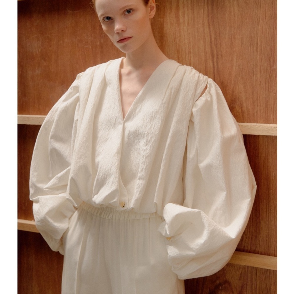 Eenk POUPEE Shirred Collarless Ivory Jacket with detachable sleeves